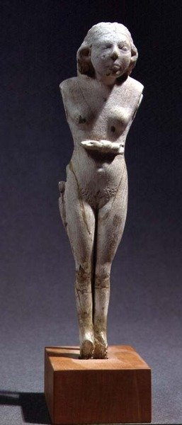 Soška nahé ženy, období Thinite, cca 3100-2700 př. n. l. (hroší slonovina) od Egyptian