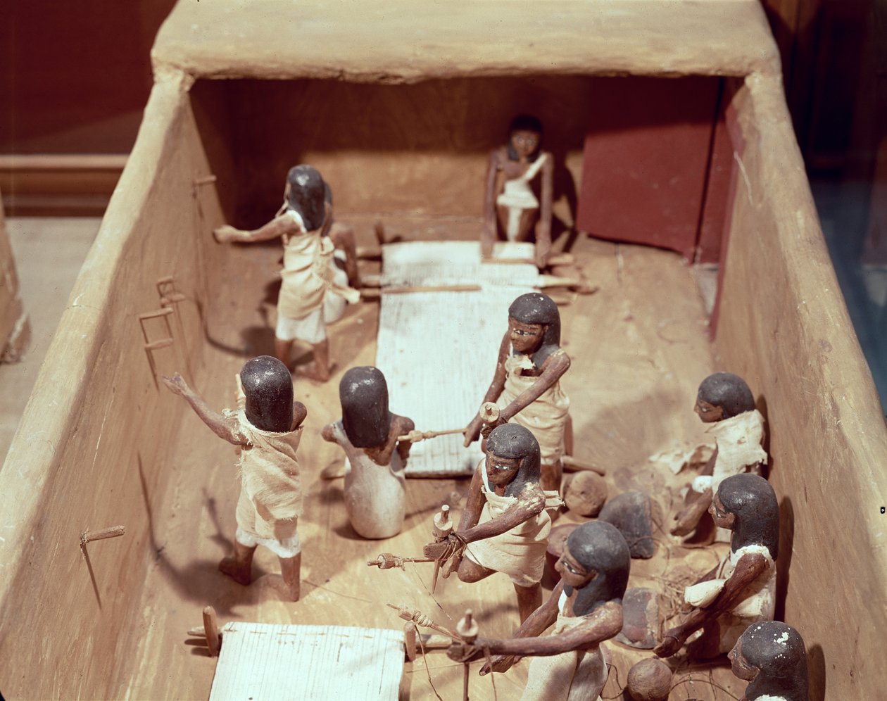 Pohřební model textilní dílny z hrobky Meketre, Údolí vznešených, Střední říše, cca 2000 př. n. l. (malované dřevo) od Egyptian 11th Dynasty