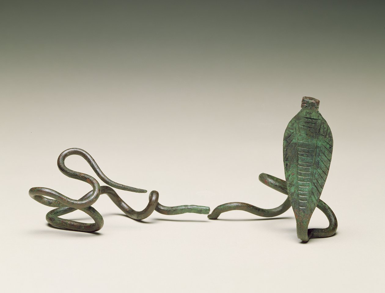 Hůlka ve formě uraea, z hrobky 5 v Ramesseum, Théby, Střední říše, 1773-1650 př.nl (slitina mědi) od Egyptian 13th Dynasty