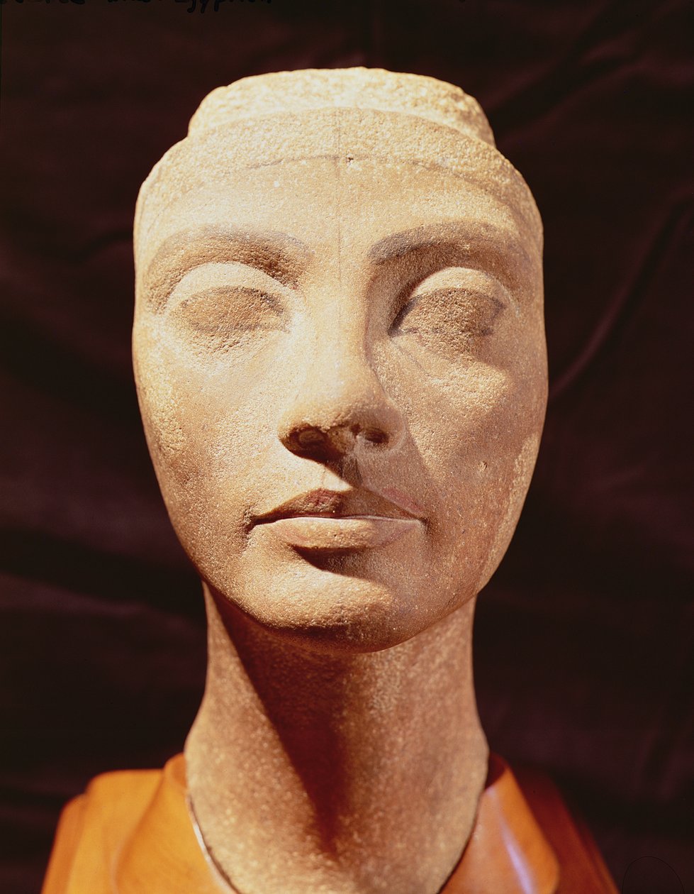 Královská hlava, možná Nefertiti, z Memphisu, Nová říše (křemenec) (viz také 158683) od Egyptian 18th Dynasty
