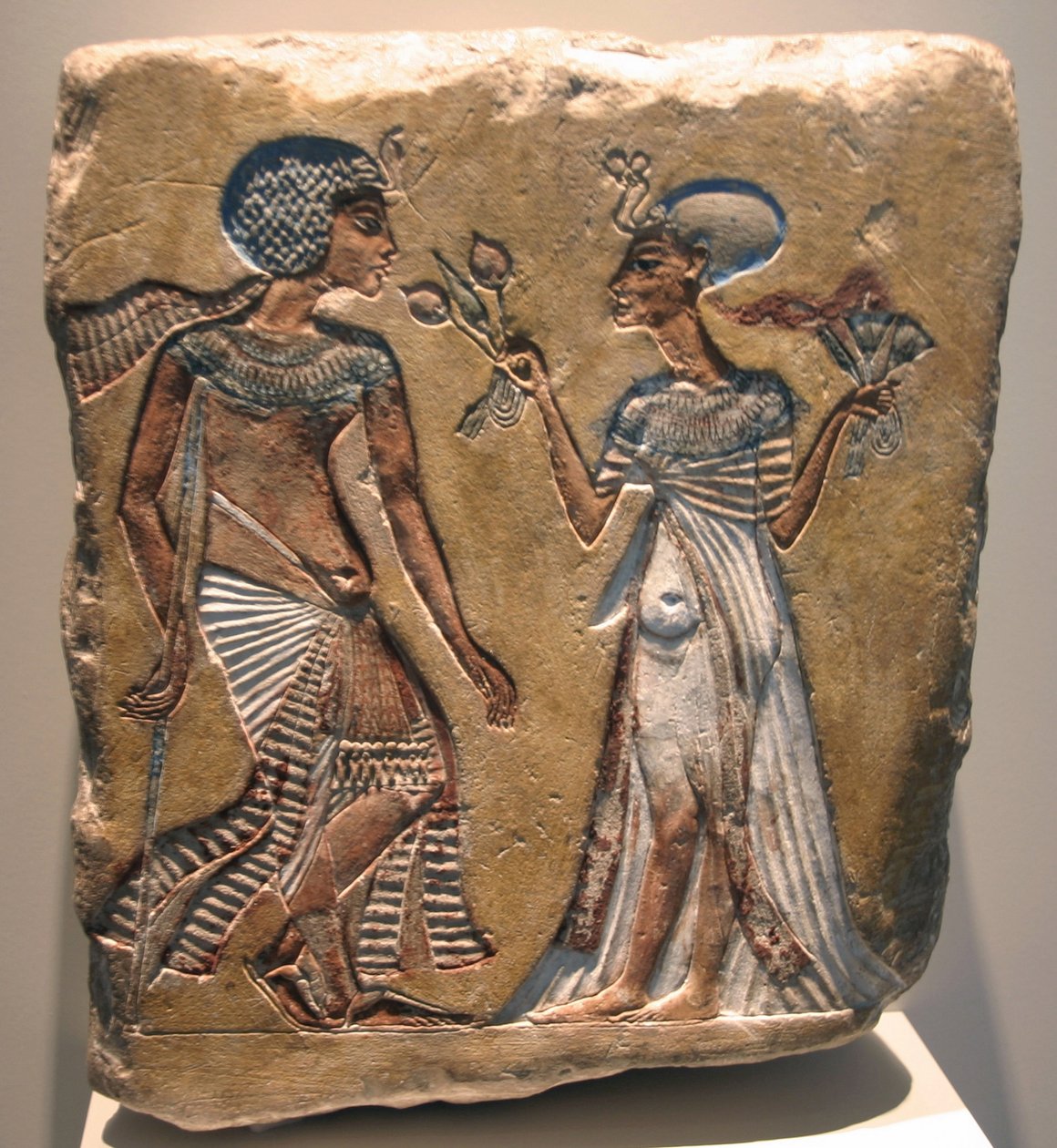 Achnaton (vládl v letech 1353-1336 př. n. l.) a Nefertiti (asi 1370 př. n. l. až 1330 př. n. l.) Velká královská manželka egyptského faraona Achnatona. Reliéf v Egyptském muzeu v Altes Museum Berlin. od Egyptian 18th Dynasty