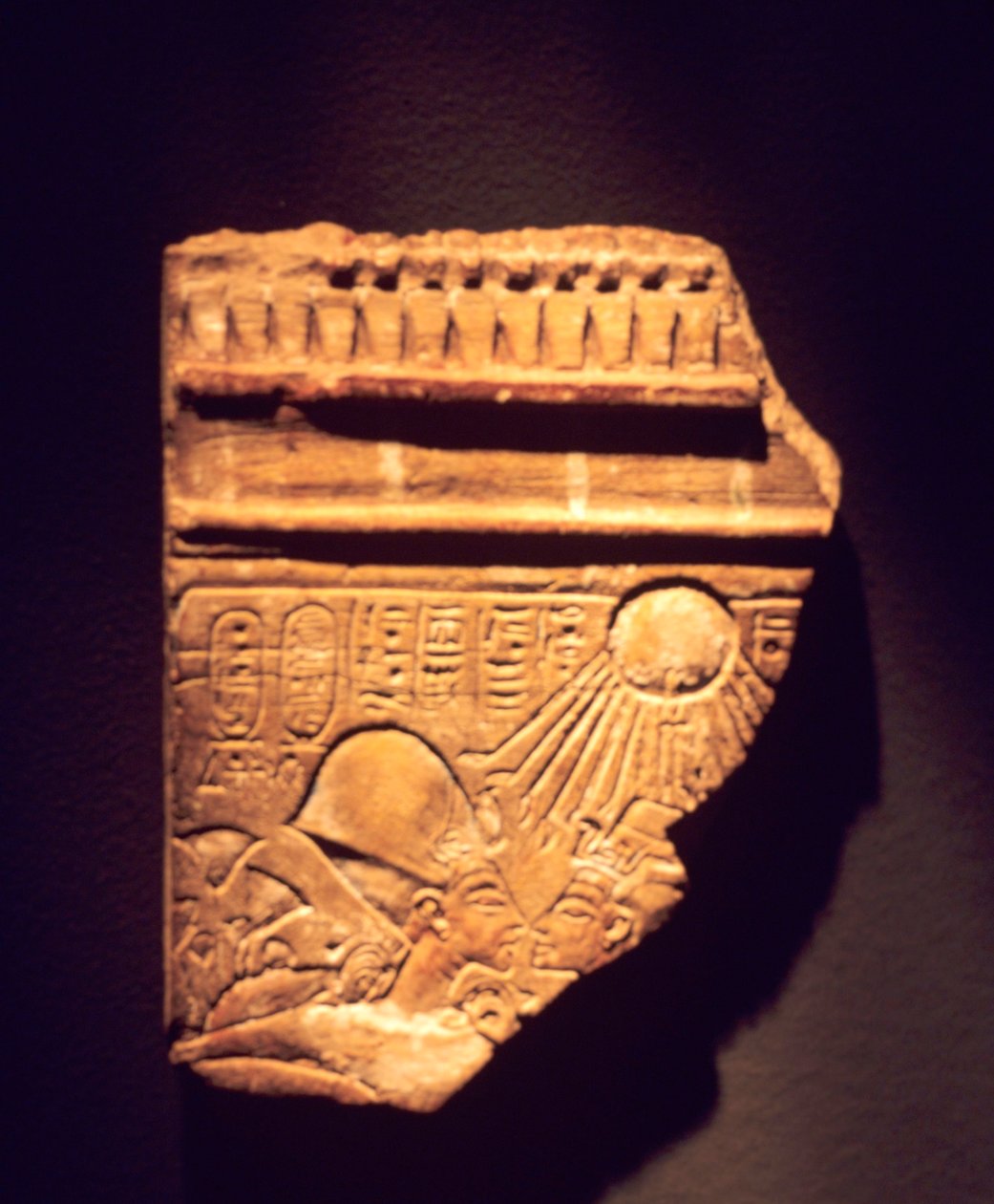 Úlomek reliéfu Achenat & Nefertiti od Egyptian 18th Dynasty