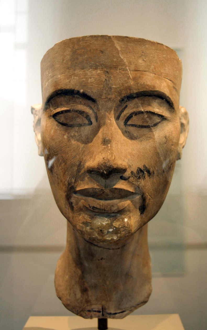 Busta Nefertiti (c1370-c1330 př.nl) Velká královská manželka (hlavní choť) egyptského faraona Achnatona. Nefertiti a její manžel byli známí náboženskou revolucí. Začali uctívat jediného boha, Atona, sluneční kotouč. od Egyptian 18th Dynasty