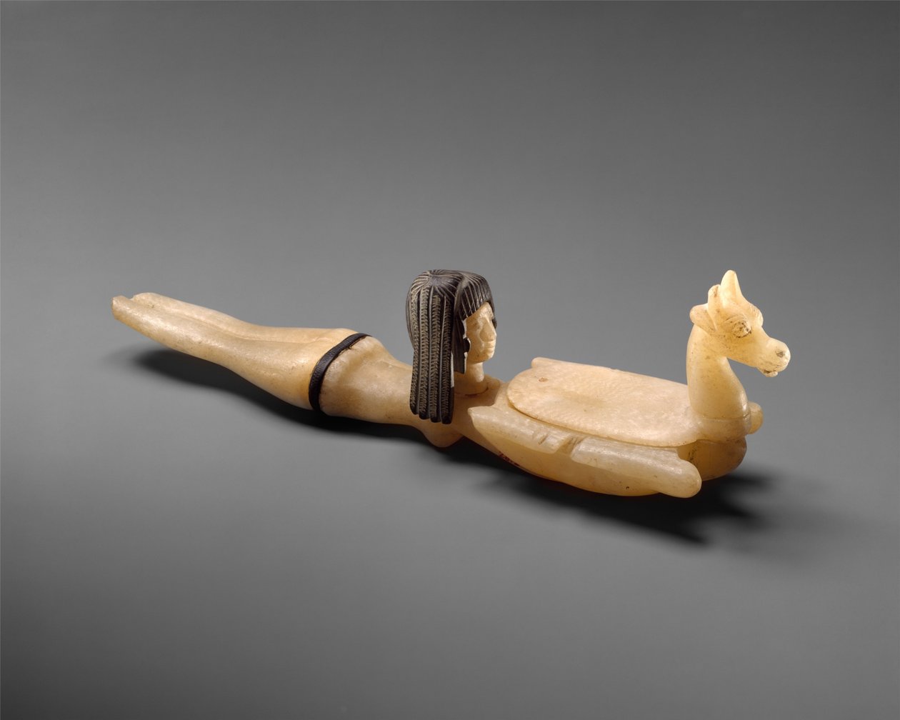 Kosmetická lžička ve tvaru plavající ženy držící misku, asi 1390-1352 př. n. l. (travertin a steatit) od Egyptian 18th Dynasty