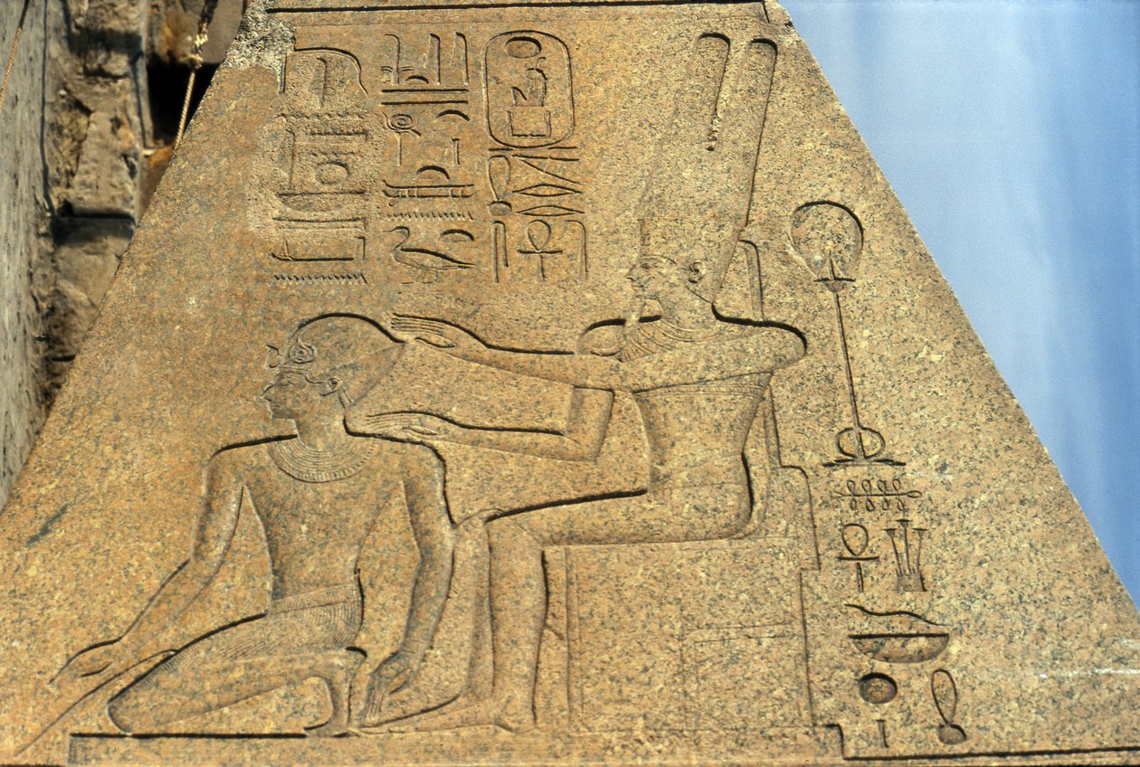 Detail padlého obelisku královny Hatšepsut od Egyptian 18th Dynasty