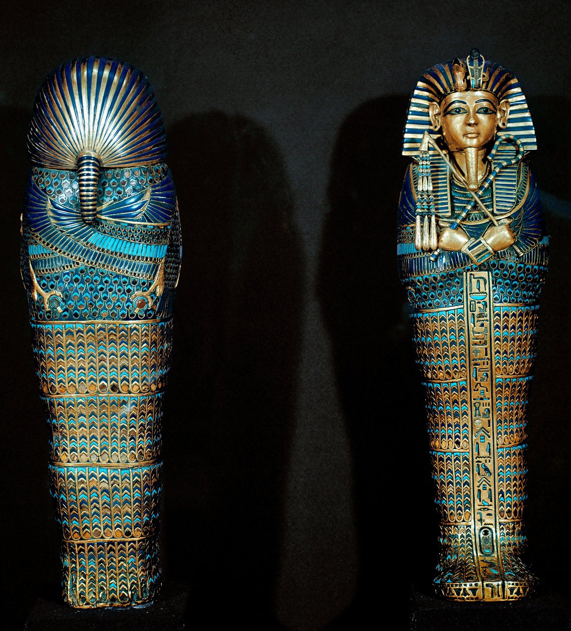 Egyptský starověk: Zlatý sarkofág Cisele obsahoval vnitřnosti zesnulého. Od pokladníka Tutanchamona (vše-Ankh-amun nebo Tutanchamon) (1345-1327 př. n. l.) 18. dynastie. nalezený v Údolí králů v Thébách. 1342 před naším letopočtem. Káhira, Egyptské muzeum od Egyptian 18th Dynasty