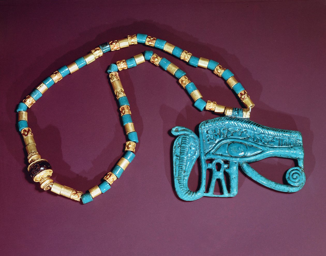 Pektorál s Raovým okem z Tutanchamonovy hrobky, Nová říše (zlatá a modrá fajáns) od Egyptian 18th Dynasty