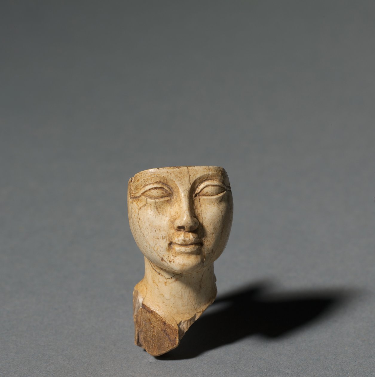 Tvář z kosmetické lžíce, 1391-1353 př.nl od Egyptian 18th Dynasty
