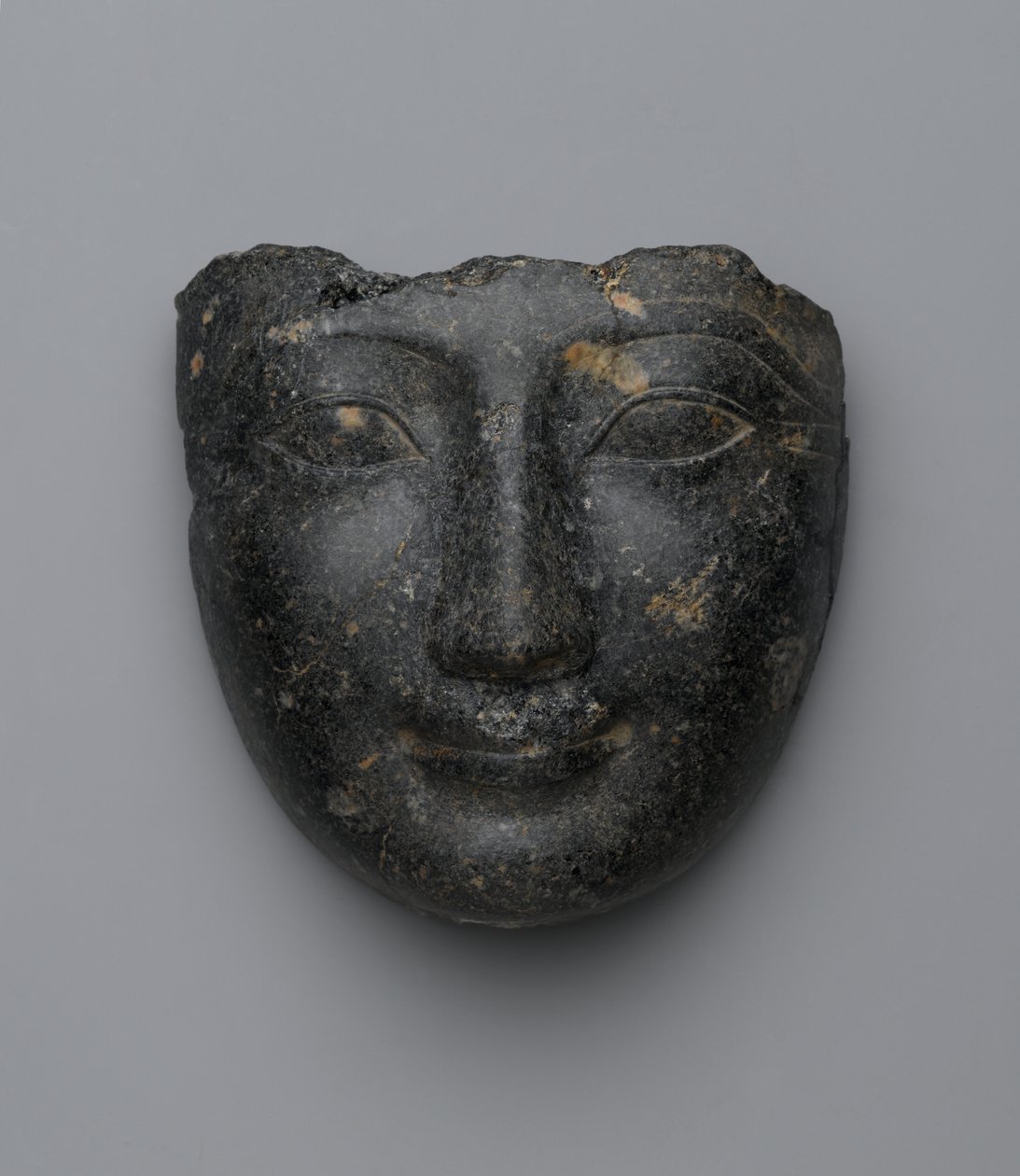 Obličej z krytu sarkofágu, zakoupený v Luxoru, Nová říše (žula) od Egyptian 18th Dynasty