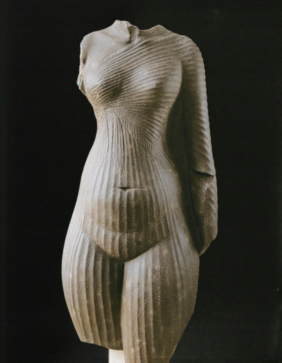 Torzo ženy, pravděpodobně Nefertiti, faraonovy manželky ... od Egyptian 18th Dynasty