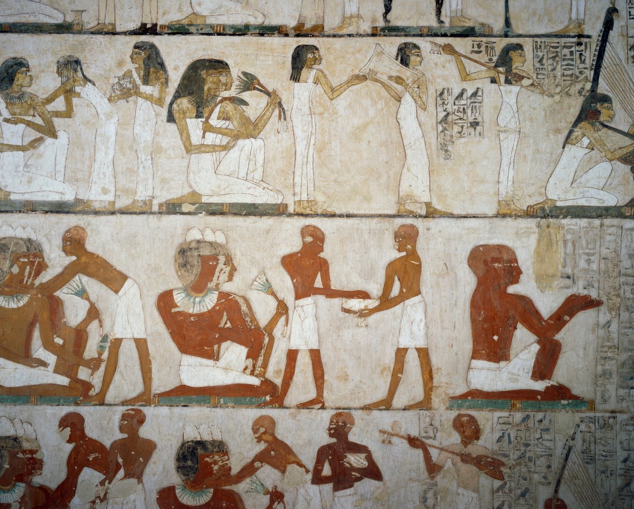 Pohřební hostina s hudebnicemi, dámami, které se zdobí šperky, muži a hudebníci, Tomb of Rekhmire, Sheikh Abd el Qurnah Necropolis, Luxor, Théby (Seznam světového dědictví UNESCO od Egyptian 18th Dynasty