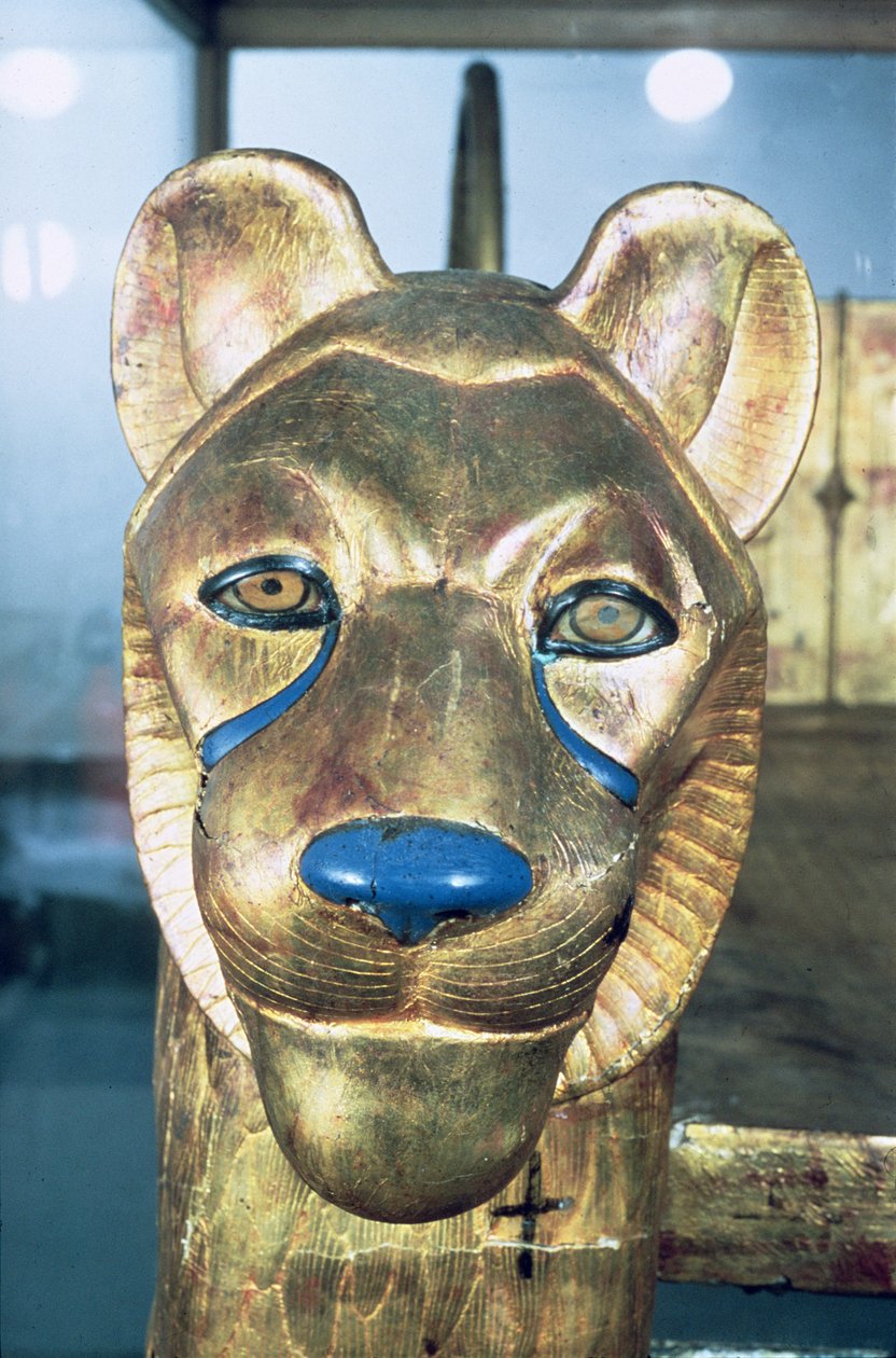 Pohřební čelo v podobě lva z Tutanchamonovy hrobky (asi 1370-1352 př. n. l.) Nová říše (štukované a zlacené dřevo) od Egyptian 18th Dynasty