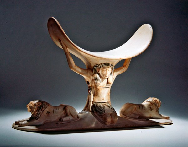 Opěrka hlavy s Shu, egyptským bohem vzduchu, z hrobky Tutanchamona, Nová říše od Egyptian 18th Dynasty