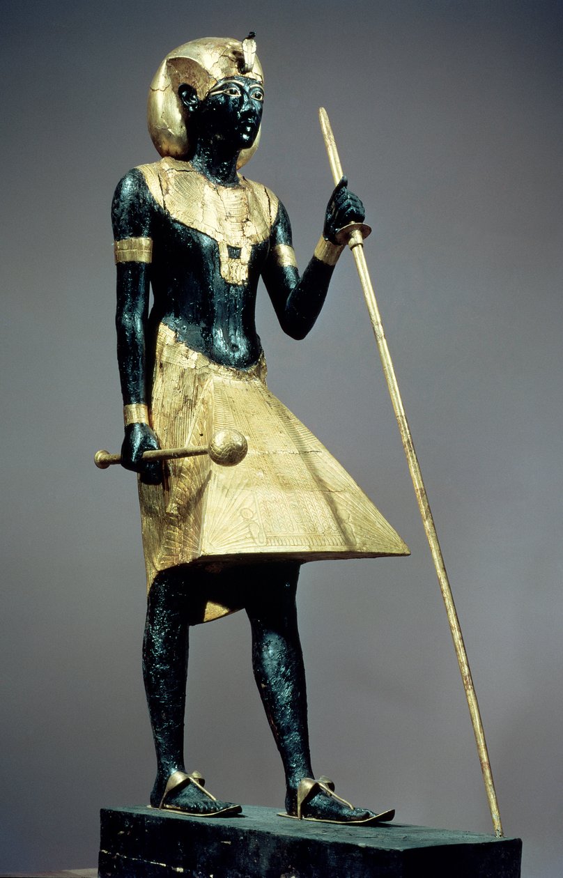Soška krále v životní velikosti z hrobky Tutanchamona (asi 1370-52 př.nl) Nová říše (pozlacené dřevo pokryté černou pryskyřicí) od Egyptian 18th Dynasty