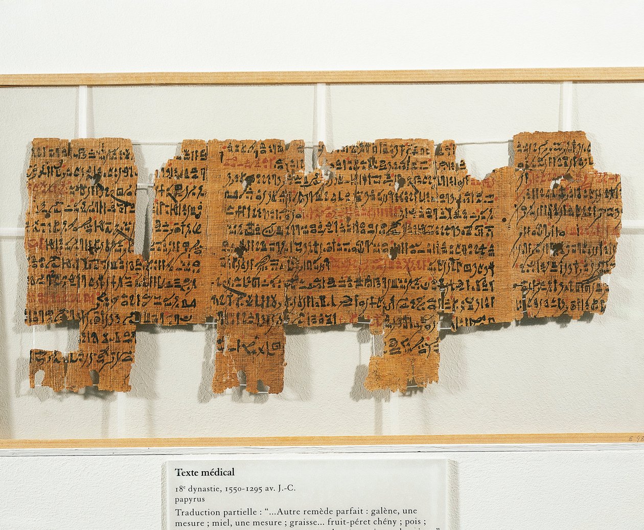Lékařský předpis napsaný na papyru od Egyptian 18th Dynasty