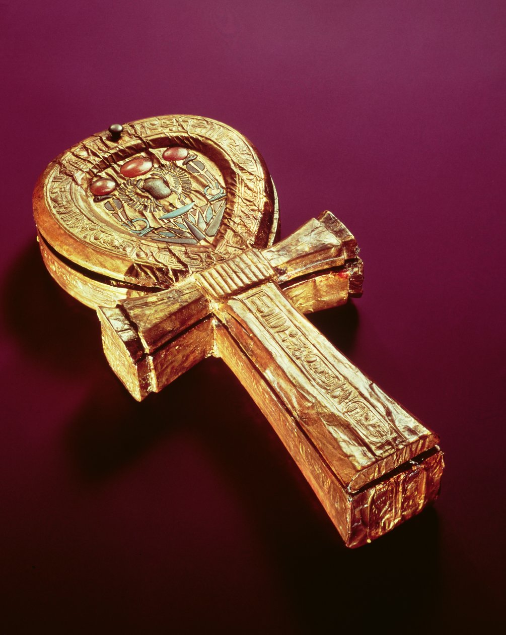 Pouzdro na zrcadlo v podobě ankh, z hrobky Tutanchamona (asi 1370-1352 př.nl) Nová říše (pozlacené dřevo) od Egyptian 18th Dynasty
