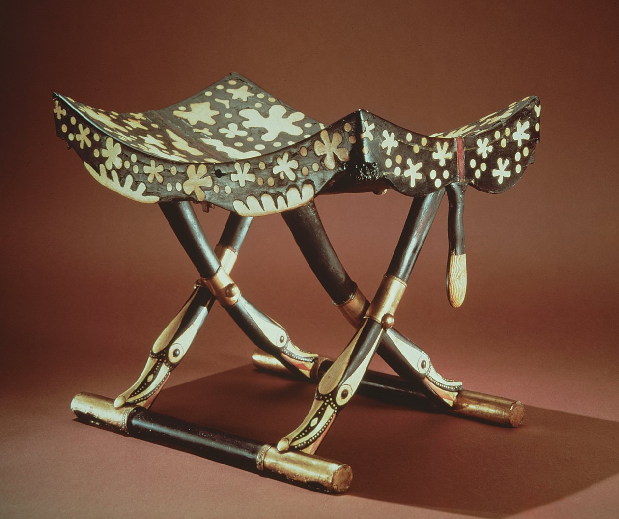 Modelová skládací stolička, z hrobky Tutanchamona, Nová říše (eben vykládaný slonovinou) od Egyptian 18th Dynasty