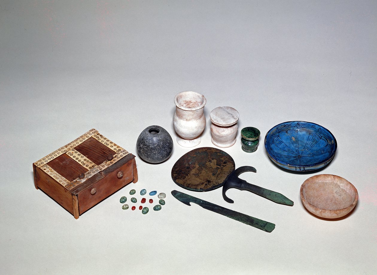 Předměty odstraněné z hrobky egyptské dámy, ze skupiny hrobek 1723, ze Sidmant el-Gebel, Nová říše od Egyptian 18th Dynasty