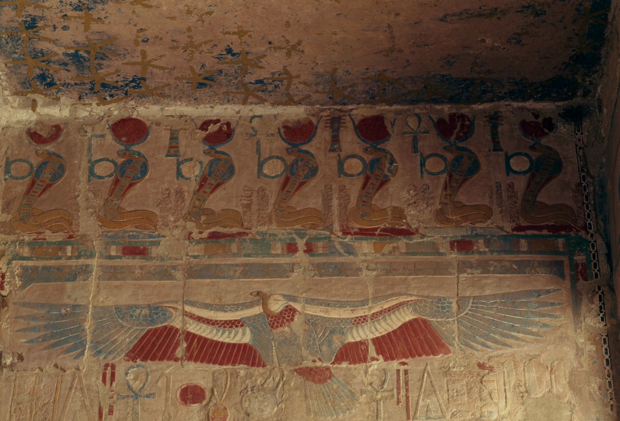Malovaná stěna se slunečním diskem, uraeem a supem z Horního Egypta, Hatšepsutin chrám, Deir el-Bahari, Thébská nekropole (Seznam světového dědictví UNESCO) od Egyptian 18th Dynasty