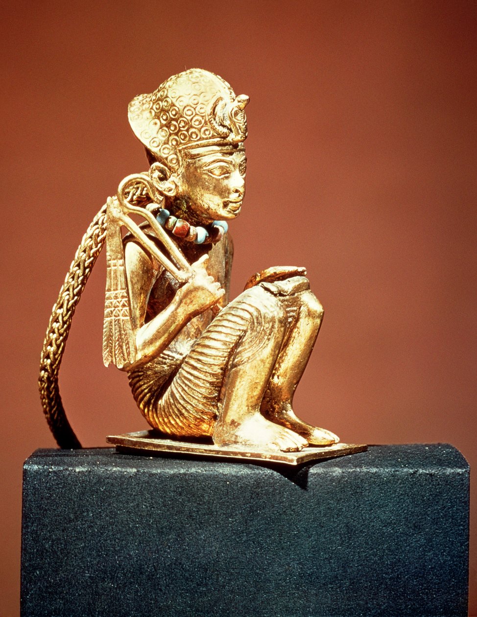 Přívěsek představující Amenophis III (1403-1365 př.nl) z hrobky Tutanchamona, Nová říše (zlato) (viz také 391019) od Egyptian 18th Dynasty