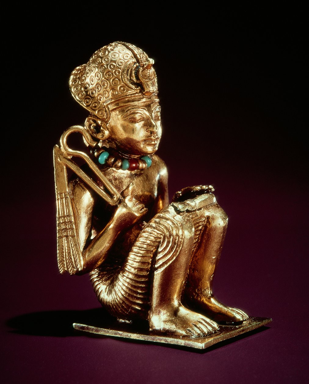Přívěsek představující Amenophise III., z hrobky Tutanchamona, Nová říše (zlato) (viz také 148198) od Egyptian 18th Dynasty