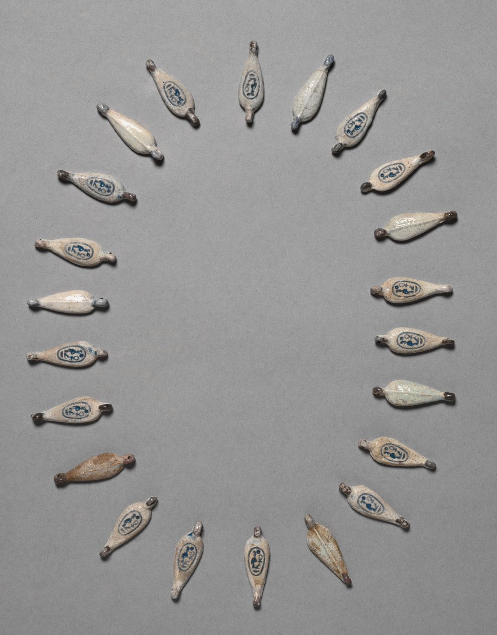 Korálky ve tvaru okvětních lístků, cca 1391-1353 př.nl od Egyptian 18th Dynasty