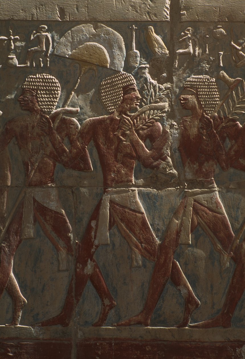 Reliéf zobrazující průvod na počest bohyně Hathor, detail, ze zádušního chrámu Hatšepsut (asi 1503-1482 př. n. l.) Nová říše (malovaný vápenec) (viz také 382845) od Egyptian 18th Dynasty