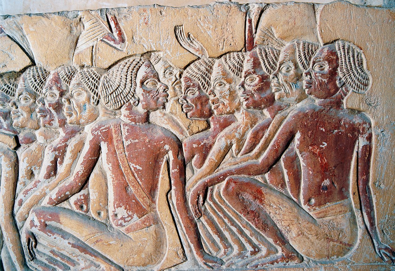 Reliéf núbijských otroků, druhý dvůr Horemhebovy hrobky, nekropole Sakkára, Memfis (Seznam světového dědictví UNESCO) od Egyptian 18th Dynasty
