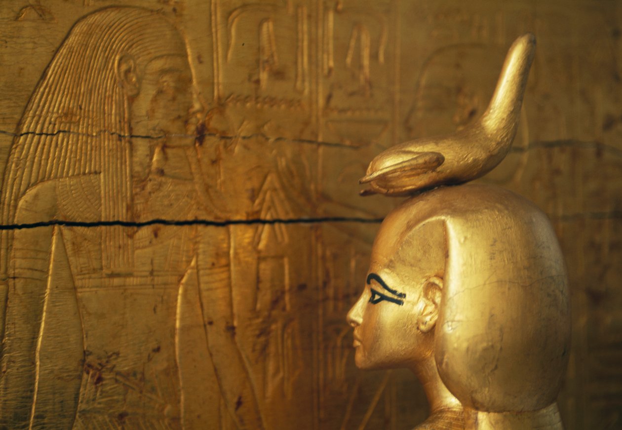 Soška Selkise nebo Serketa chránící truhlu s kanopami, Tutanchamonova pokladnice od Egyptian 18th Dynasty