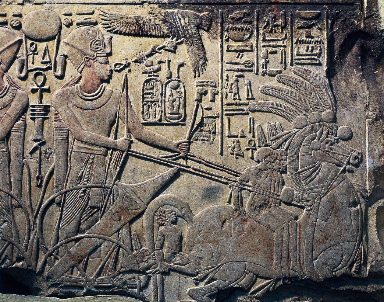 Stéla Amenhotepa III ukazující faraona jedoucího na voze. 1391 -1353 před naším letopočtem. Kamenná socha. Káhira, Egyptské muzeum, Káhira. Z Qina, Dayr al-Bahri. Thebes. od Egyptian 18th Dynasty