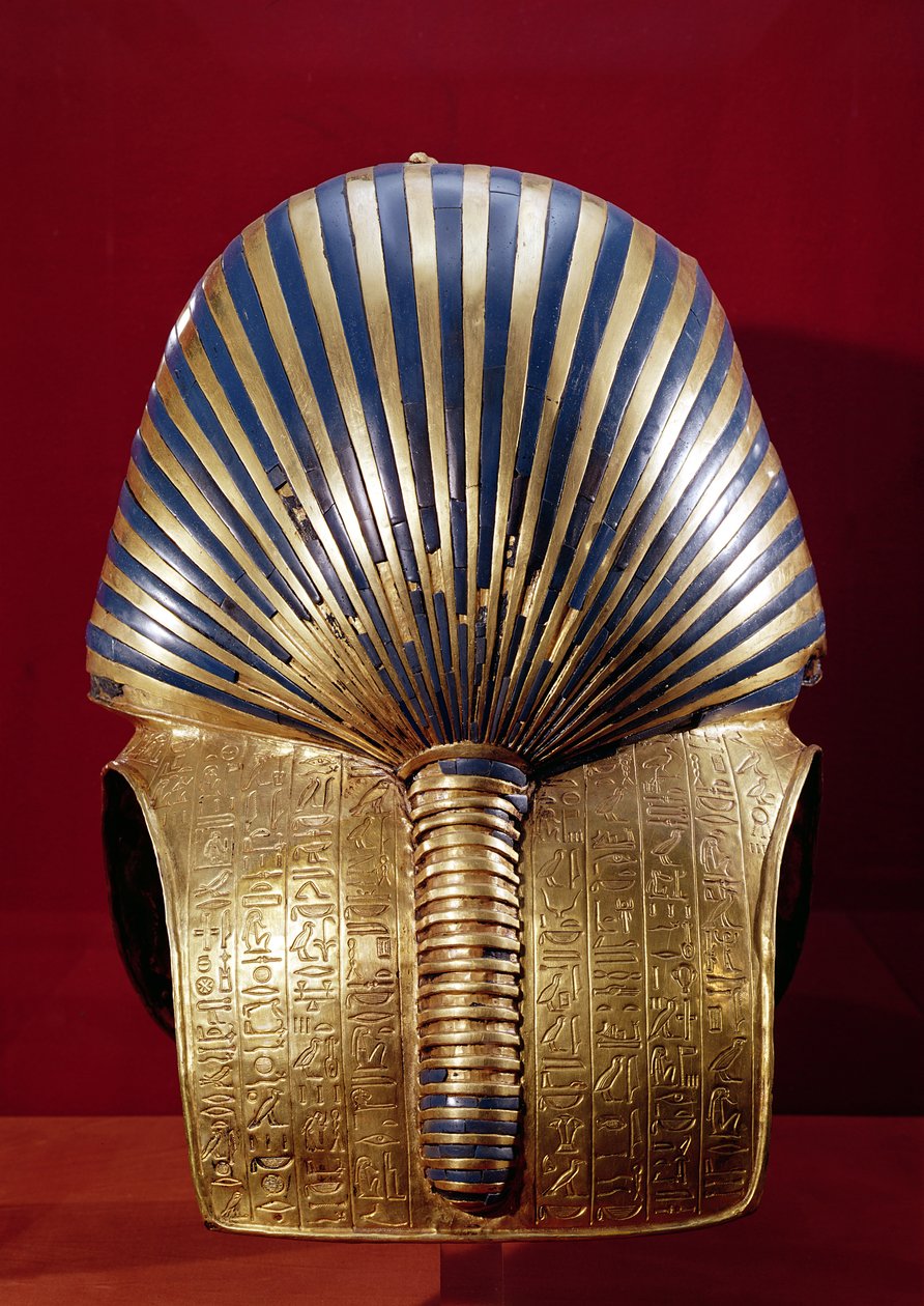 Zadní strana zlaté masky z Tutanchamonova pokladu (asi 1370-1352 př. n. l.) Nová říše, asi 1340 př. n. l. (zlato vykládané polodrahokamy) od Egyptian 18th Dynasty