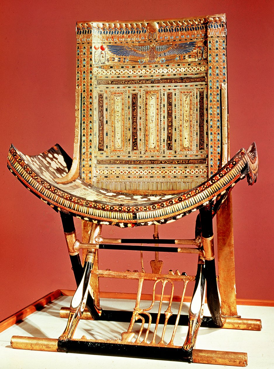 Faraonův církevní trůn, z hrobky Tutanchamona (asi 1370-52 př.nl) Nová říše (vykládané dřevo) (viz také 59232) od Egyptian 18th Dynasty