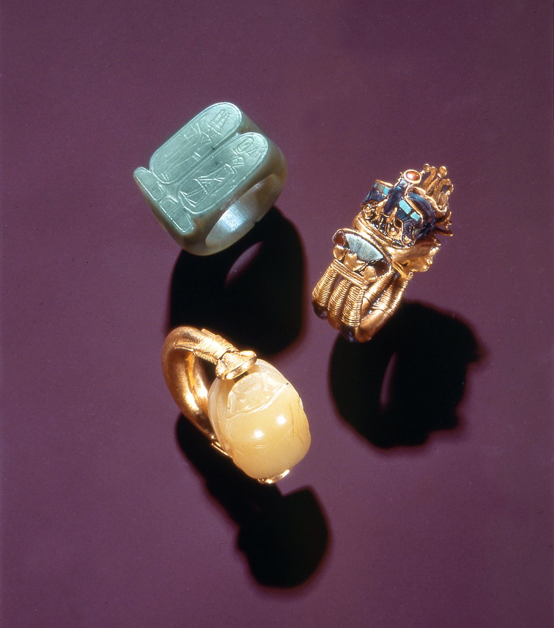 Tři prsteny, z hrobky Tutanchamona (asi 1370-1352 př.nl) Nová říše (zlato) od Egyptian 18th Dynasty