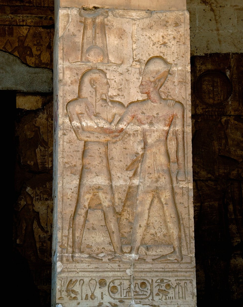 Umění starověkého Egypta: Nízký reliéf na sloupu chrámu Sethi I. (Sety nebo Seti I od Egyptian 19th Dynasty