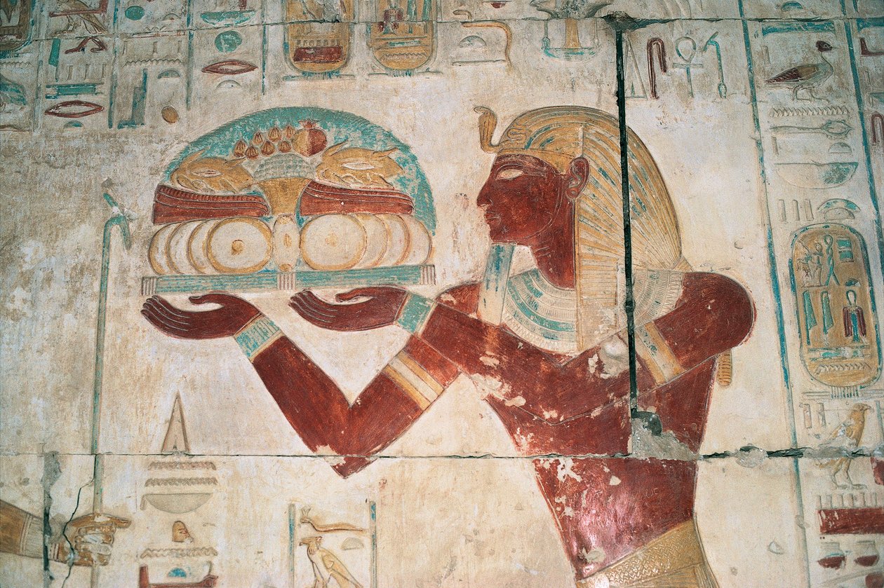 Egypt, Abydos, Chrám faraona Setiho I., Osirisova kaple, malovaný reliéf zobrazující nosiče obětiny od Egyptian 19th Dynasty