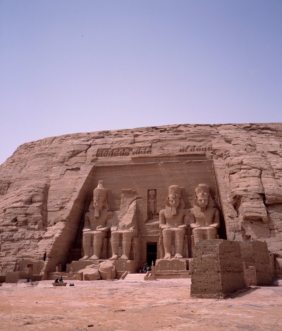 Egyptský starověk: Kolos z chrámu Ramsese II. 1271-1256 před naším letopočtem. Abu Simbel (Abu simbel), Asuán, Egypt od Egyptian 19th Dynasty