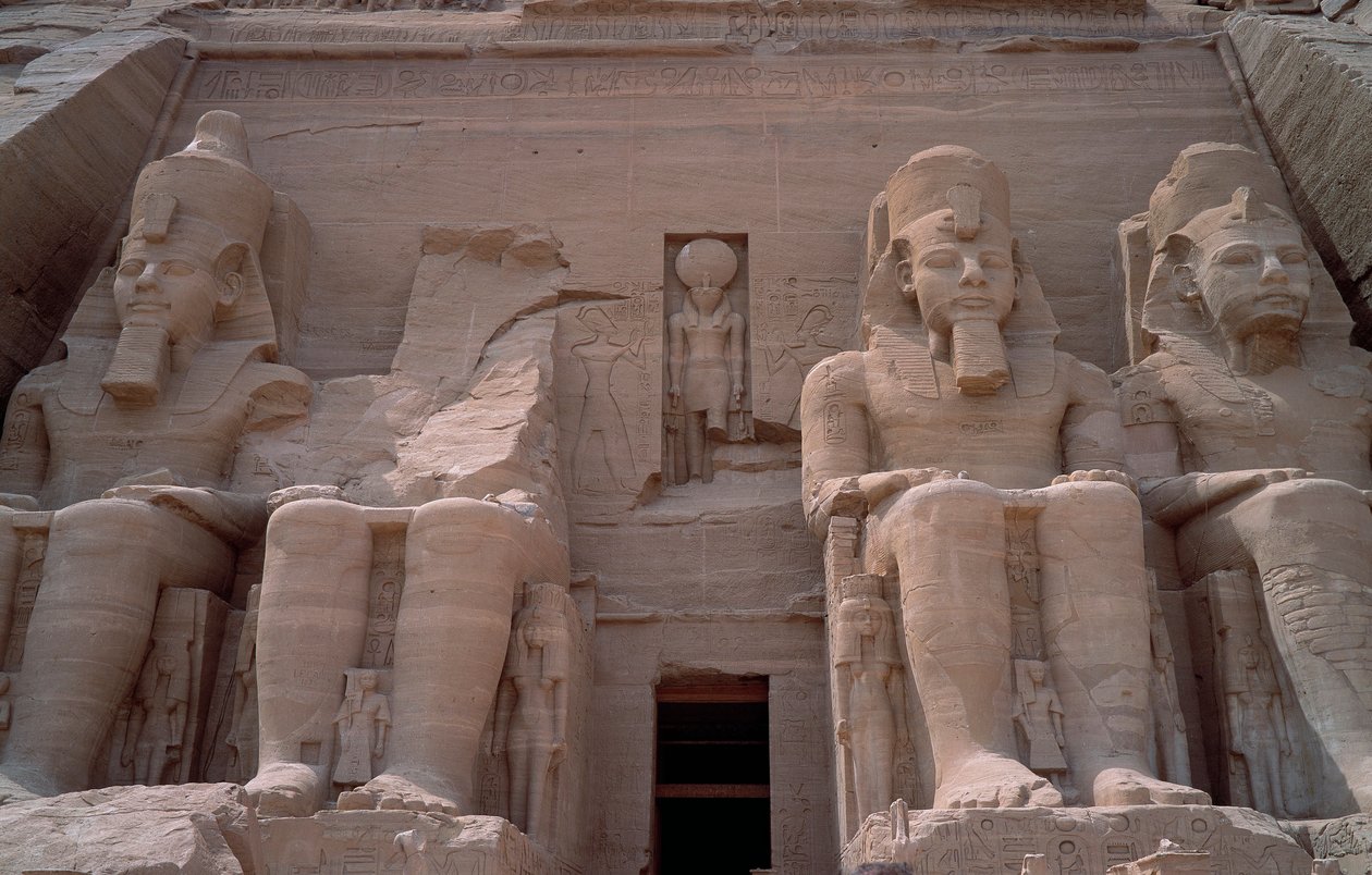 Egyptský starověk: Kolos z chrámu Ramsese II. 1271-1256 před naším letopočtem. Abu Simbel (Abu Simbel), Asuán, Egypt od Egyptian 19th Dynasty