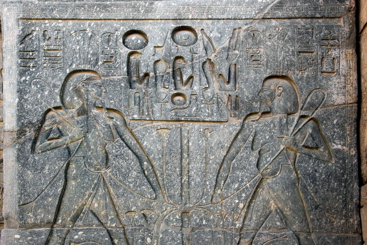 Egyptský starověk: detail podstavce sochy faraona Ramsese II. (1292-1186 př. n. l. představující spojení Horního a Dolního Egypta. Chrám Luxor. Východní břeh (Théby), Egypt od Egyptian 19th Dynasty