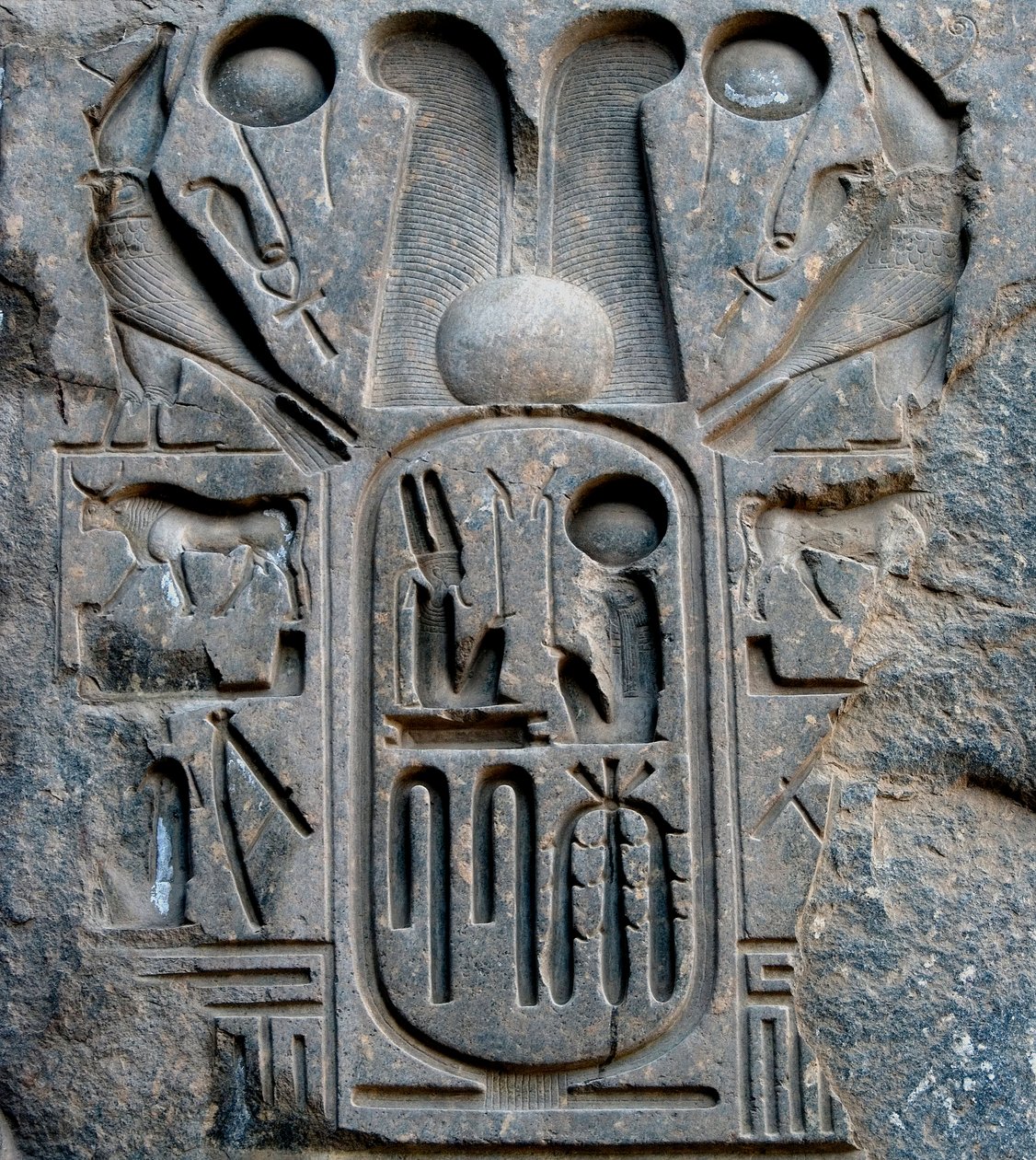 Egyptský starověk: detail nábojnice faraona Ramsese II (1292-1186 př. n. l.). Chrám v Luxoru. Východní břeh (Théby), Egypt od Egyptian 19th Dynasty