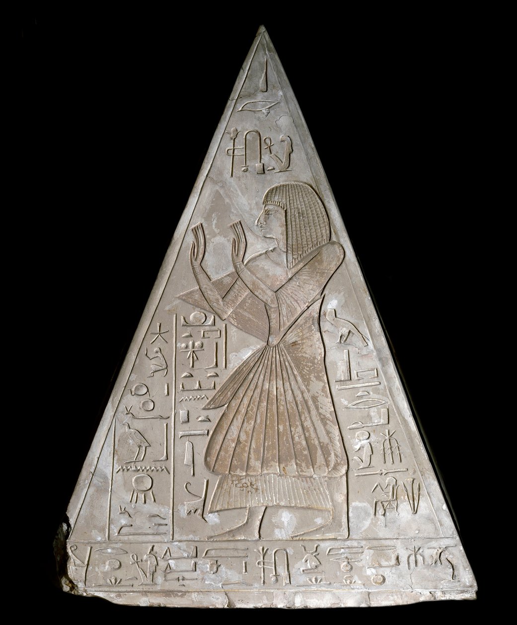 Egyptský starověk: špička pyramidy kaple Ramose decoree reprezentace pozdního uctívání Ra-Harakte (Re Harakte) božského vycházejícího slunce od Egyptian 19th Dynasty