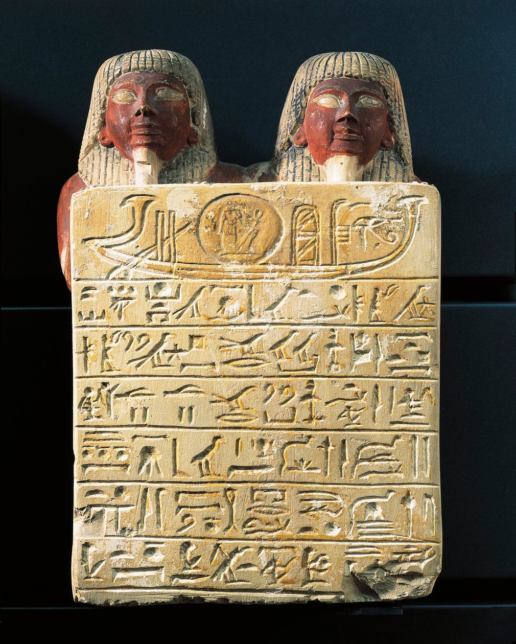 Vápencová stéla Dydy a jeho syna Pendua, mistrů tesařů, kteří obětovali chvalozpěv bohu slunce Ra, z Deir el-Mediny. od Egyptian 19th Dynasty