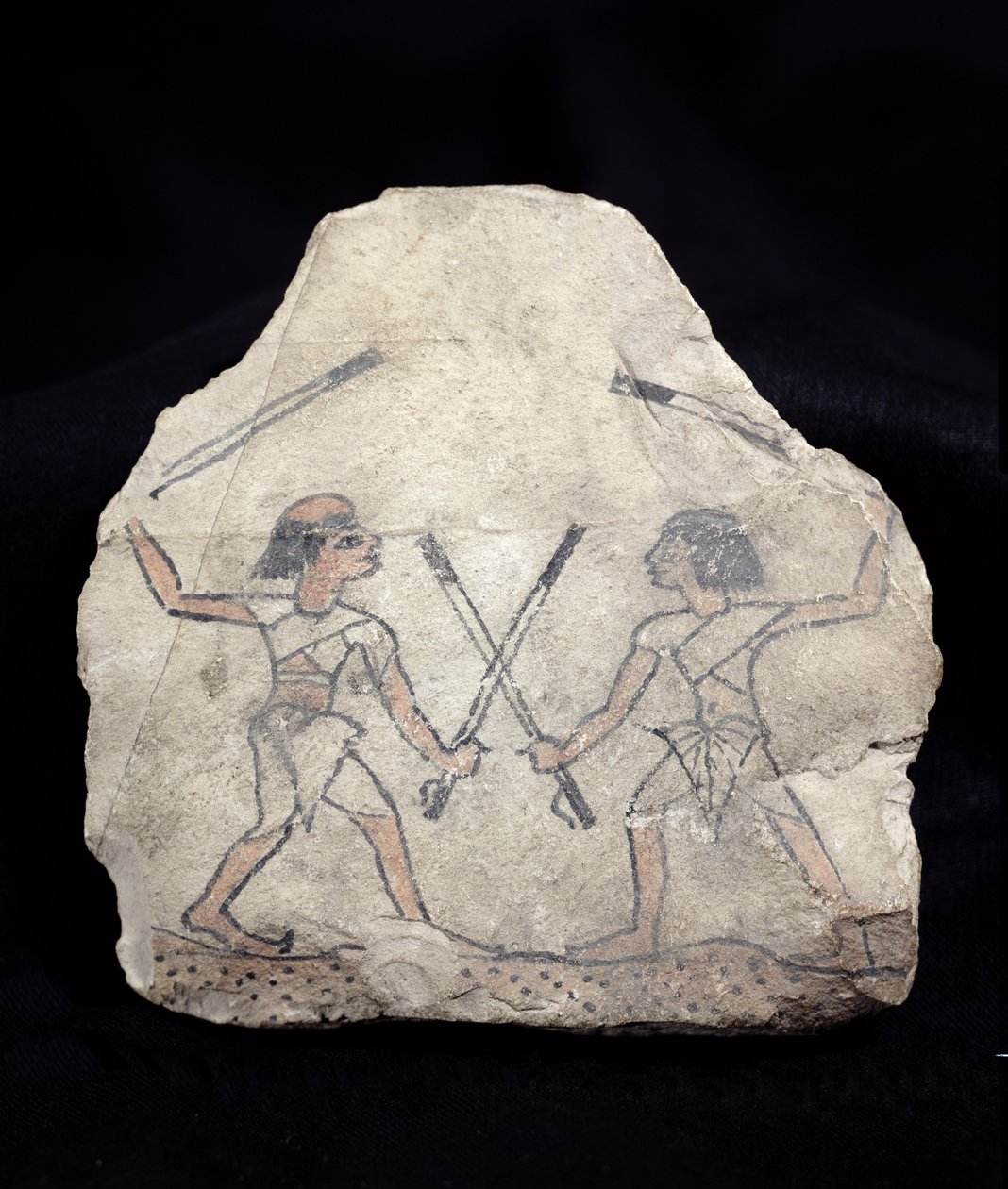 Ostrakon zobrazující dva muže bojující s holemi, z Deir El-Medina, Nová říše (malovaný kámen) od Egyptian 19th Dynasty