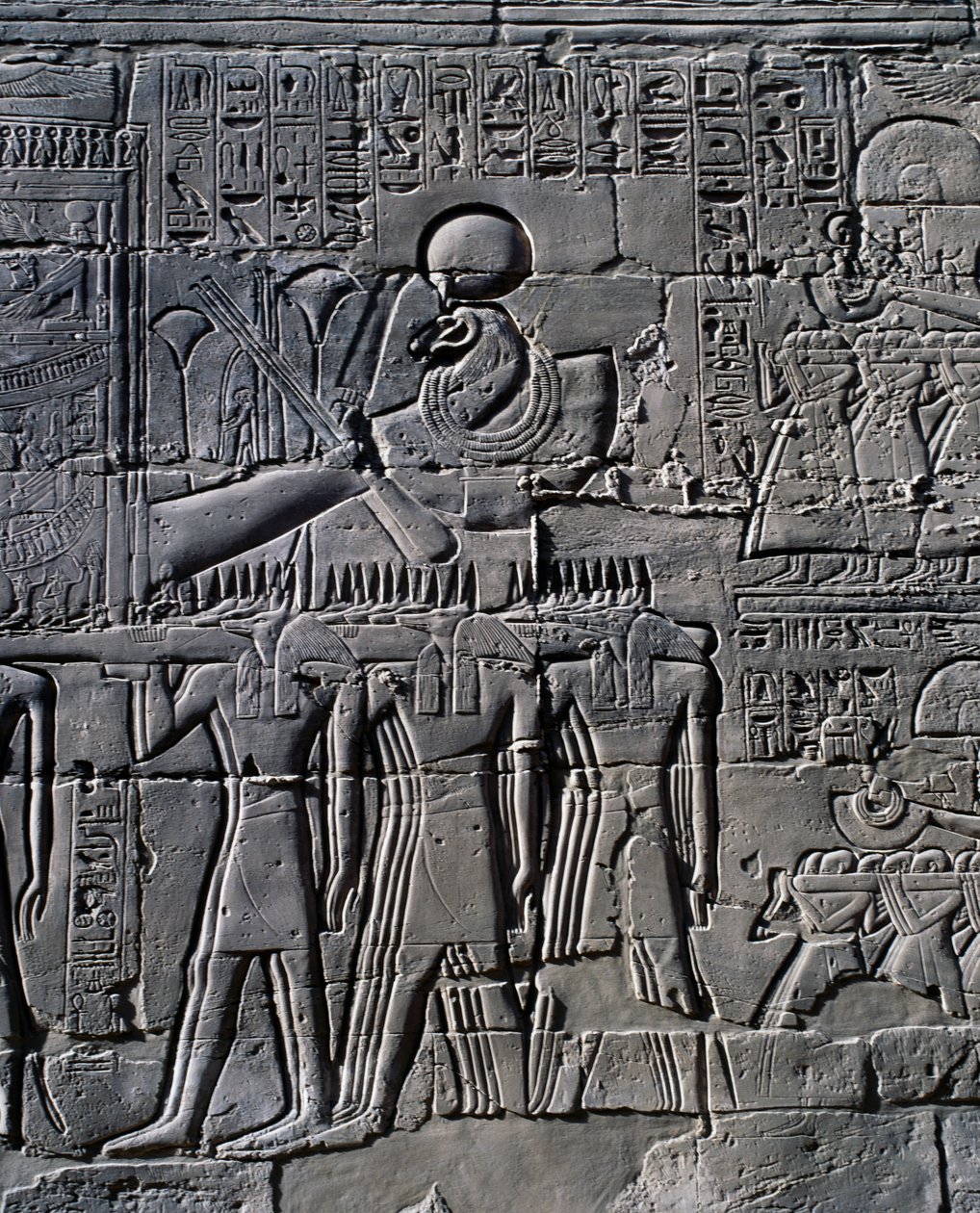 Ramses II. před posvátnou lodí, reliéf, vnitřní stěny Velké hypostylové síně, chrámový komplex v Karnaku (Seznam světového dědictví UNESCO) od Egyptian 19th Dynasty