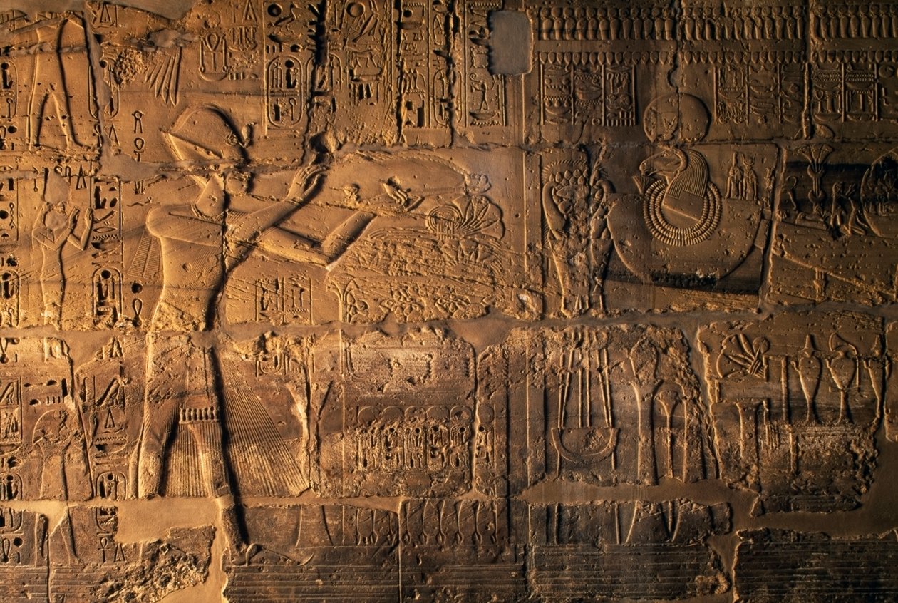 Ramses II. přináší oběti před posvátnou lodí,Karnak, Egypt (reliéf) od Egyptian 19th Dynasty