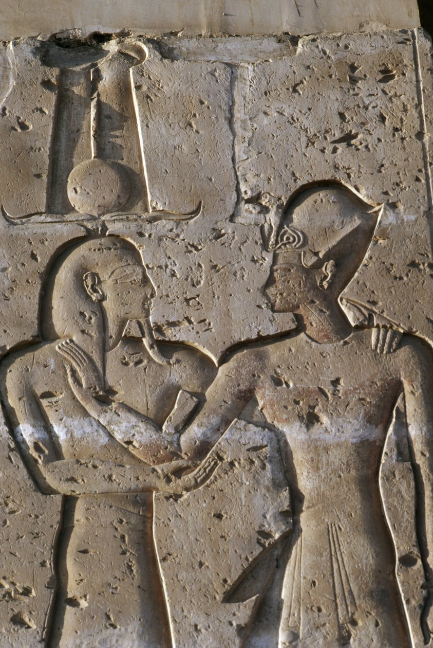 Reliéf zobrazující faraona s bohem Horem, portikus chrámu Setiho I. od Egyptian 19th Dynasty