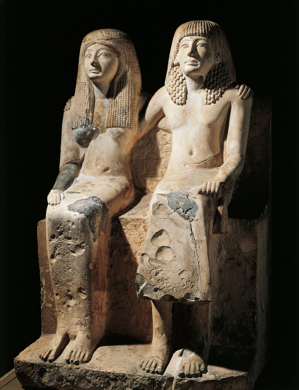 Skupina soch představující písaře Pendua a jeho manželku Nefertari (vápenec) našla Deir el-Medina, Egypt od Egyptian 19th Dynasty