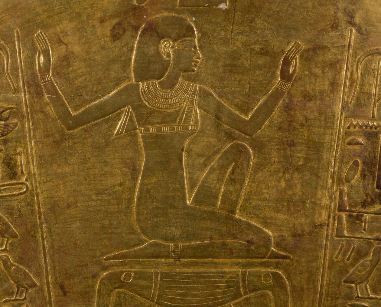 Bohyně Isis, dekorativní detail sarkofágu královny Tuyi, matky Ramsese II, zlacené dřevo, Egyptská civilizace, Nová říše, 19. dynastie od Egyptian 19th Dynasty