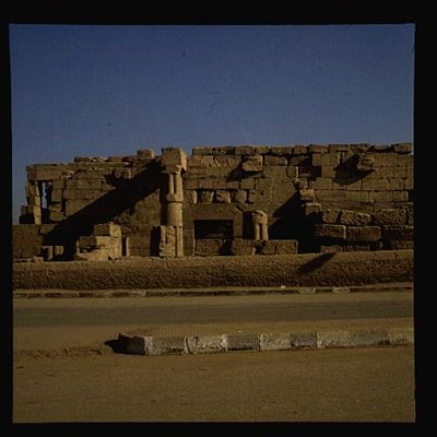 Pohled na zeď se sloupy, Nová říše od Egyptian 19th Dynasty