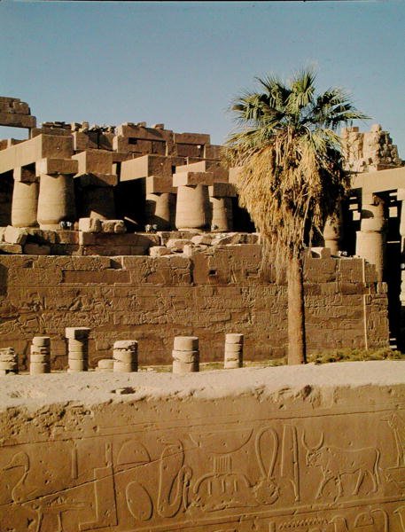 Zeď Ramsese II a Chrám Tuthmosis od Egyptian 19th Dynasty