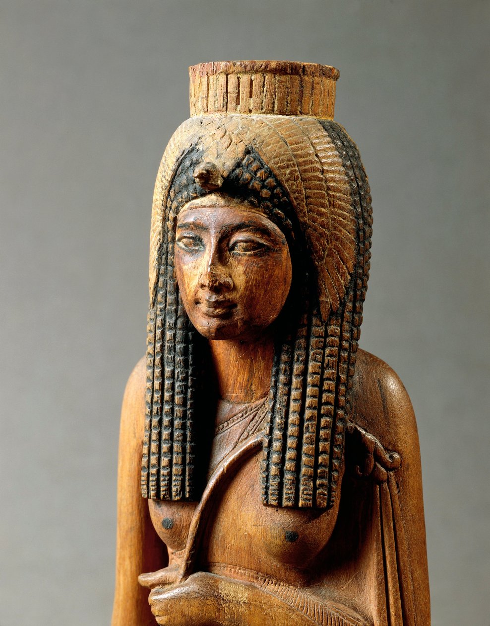 Dřevěná socha Ahmes Nefertari, manželky Amenhotepa I., z Deir el-Mediny, detail, poprsí, Nová říše, dynastie XIX od Egyptian 19th Dynasty